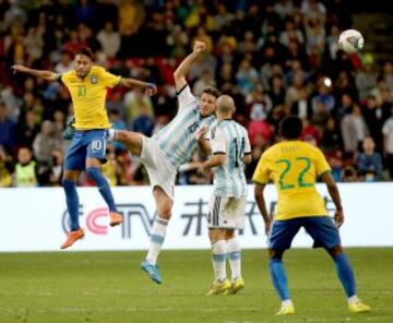 Neymar y Leonel Vangioni 