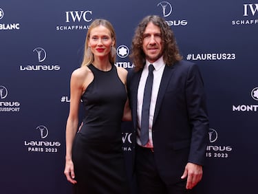 El exfutbolista español Carles Puyol y su pareja Vanesa Lorenzo.