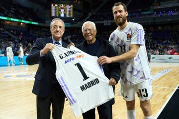 Florentino Pérez, Giorgio Armani, propietario del club italiano, y Sergio Rodríguez, que jugó tres temporadas en el Olimpia Milán.