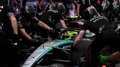 Mercedes' British driver Lewis Hamilton makes a pit stop during the third practice session at the Albert Park Circuit in Melbourne on March 23, 2024, ahead of the Formula One Australian Grand Prix. (Photo by Paul Crock / AFP) / -- IMAGE RESTRICTED TO EDITORIAL USE - STRICTLY NO COMMERCIAL USE --