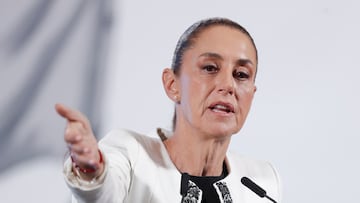 MEX6926. CIUDAD DE MÉXICO (MÉXICO), 19/03/2025.- La presidenta de México, Claudia Sheinbaum habla este miércoles durante su conferencia matutina en Palacio Nacional de la Ciudad de México (México). El presidente de la FIFA, Gianni Infantino, visitará pronto México de cara al Mundial de 2026, donde el país será anfitrión junto a Estados Unidos y Canadá, según reveló la mandataria mexicana, Claudia Sheinbaum. EFE/ Isaac Esquivel