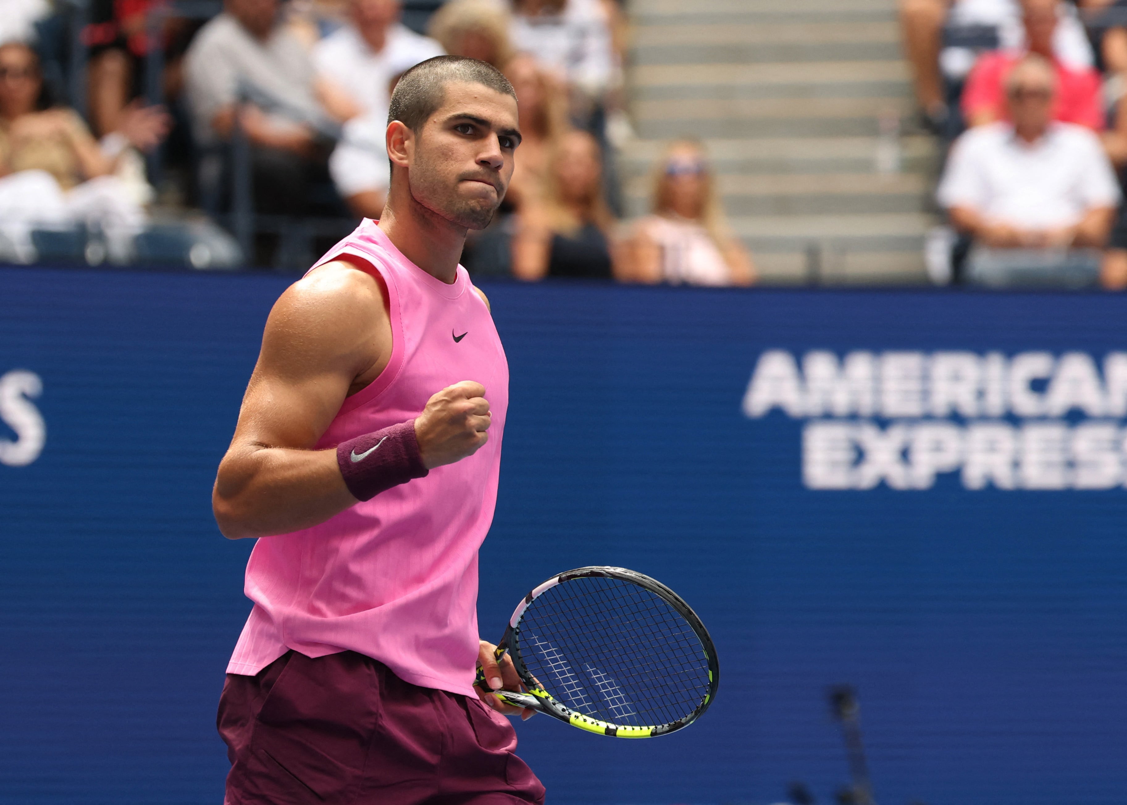 Alcaraz llega a octavos del US Open por la vía rápida