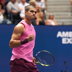 Alcaraz llega a octavos del US Open por la vía rápida