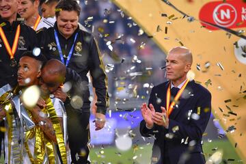 Zidane celebra el primer título de su segunda etapa como entrenador, la Supercopa de España ganada al Atlético de Madrid en Arabia Saudí el 12 de enero de 2020. 
