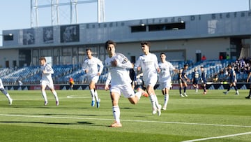 Gonzalo celebra su gol al Recreativo de Huelva, con el Real Madrid Castilla.