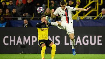 Paris Saint-Germain's Belgian defender Thomas Meunier (R) and Dortmund's Belgian forward Thorgan Hazard vie for the ball during the UEFA Champions League Last 16, first-leg football match BVB Borussia Dortmund v Paris Saint-Germain (PSG) in Dort