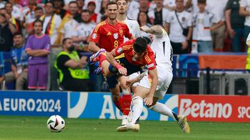 Entrada a destiempo de Toni Kroos sobre el centrocampista español.