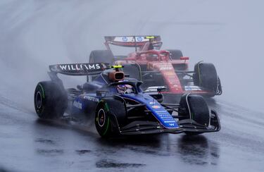 Williams' Logan y Carlos Sainz Jr.durante la carrera.