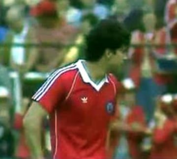 Eduardo Bonvallet jug&oacute; f&uacute;tbol profesional durante 11 a&ntilde;os. Se retir&oacute; en 1983, defendiendo a Uni&oacute;n San Felipe, por una lesi&oacute;n cr&oacute;nica.