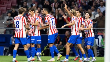 Los jugadores del Atlético celebran el primer gol de Julián Alvarez ante el Rayo.