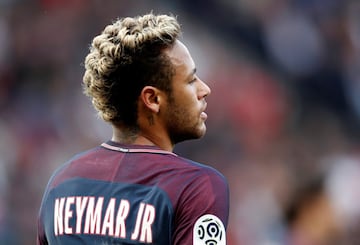 Neymar's hairstyles over the years: from spikes to pink