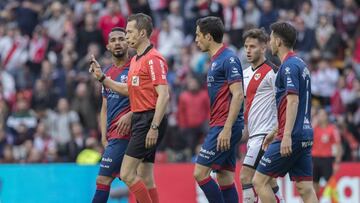 Gonz&aacute;lez Gonz&aacute;lez, junto a Medr&aacute;n en el Rayo-Huesca.