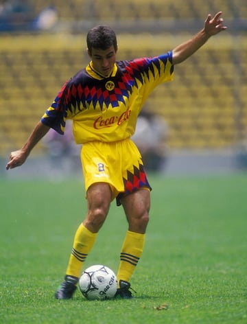 Con la notoriedad que tomó en América, se fue a la Eredivisie en 1996 al Vitesse, pero el gusto le duró poco ya que sólo estuvo una temporada.