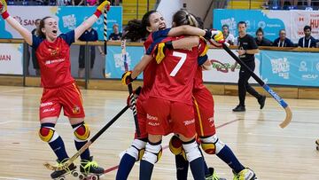 Espa?a golea y jugar¨¢ en cuartos contra Colombia