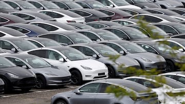 FILE PHOTO: Tesla electric vehicles are pictured at one of the company's delivery centers in Valenton, near Paris, France, April 24, 2025. REUTERS/Benoit Tessier/File Photo