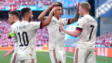 Soccer Football - Euro 2020 - Group B - Denmark v Belgium - Parken Stadium, Copenhagen, Denmark - June 17, 2021 Belgium&#039;s Kevin De Bruyne celebrates scoring their second goal with Axel Witsel and Eden Hazard Pool via REUTERS/Stuart Franklin