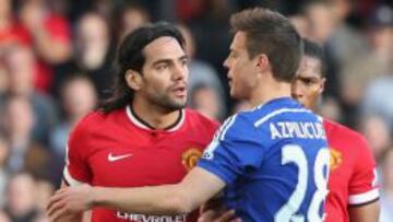 El colombiano durante un partido con el Manchester United ante Chelsea, marcado por Azpilicueta. 