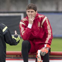 Casillas won’t retire from Spain duty or confront Del Bosque