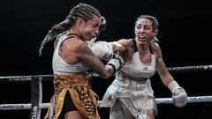 Jennifer Miranda golpea a Jorgelina Guanini.