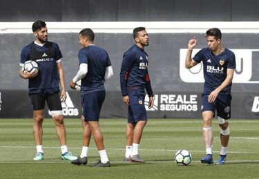 Overbooking: así está la situación de los seis centrales del Valencia