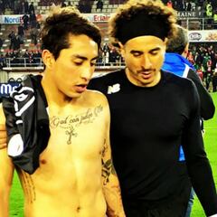 Guillermo Ochoa se impone a Omar Govea en duelo de mexicanos