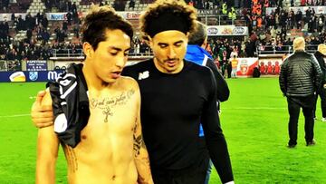 Guillermo Ochoa se impone a Omar Govea en duelo de mexicanos