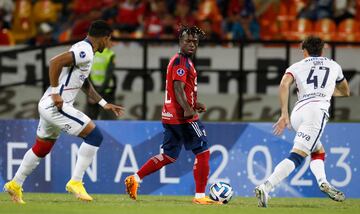 Medellín recibe a San Lorenzo en los playoffs de los octavos de final de la Copa Sudamericana.