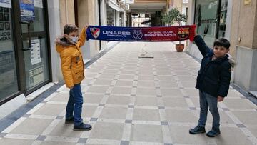 El himno del Linares retumba en la llegada del Barça