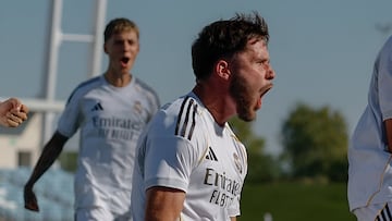 Jaime Barroso celebra el gol de la victoria del Juvenil del Real Madrid en la Youth League contra el Marsella.