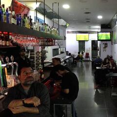 Así se vivió el Euroderbi en los bares del centro de Barcelona