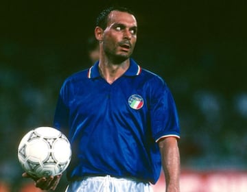 Salvatore Schillaci se consagró con la Bota de Oro en su propia tierra. El italiano consiguió perforar la red en seis ocasiones.