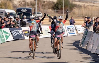 Paluta y Bernas sorprenden en el arranque de la Andaluca Bike Race
