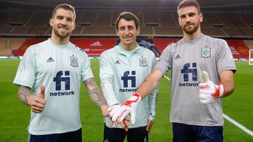 Íñigo Martínez, Oyarzabal y Unai Simón, en el entrenamiento de La Cartuja.