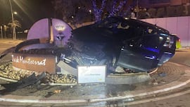 Conducían a 151 km/h, se fugaron y chocaron con una rotonda: lo peor fue quién era el conductor y sus acompañantes