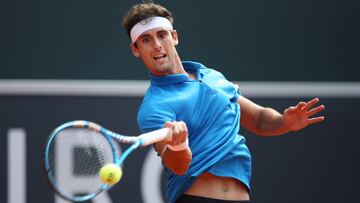 El tenista espa&ntilde;ol Carlos Taberner, durante su partido ante el tambi&eacute;n espa&ntilde;ol Pablo Carre&ntilde;o en el Torneo de Hamburgo de 2021.