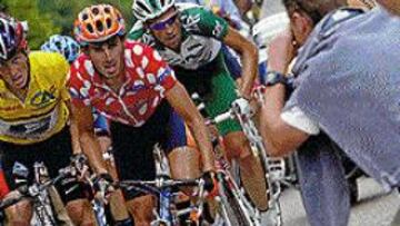 <b>RESISTIÓ.</B> Iban Mayo no pudo descolgar esta vez a Armstrong.