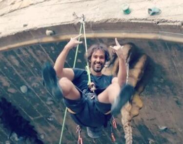 Uno de los concursantes menos conocidos, aunque ya tuvo su dosis de relevancia durante la primera edición del formato al ser el encargado de defender a su padre, Pipi Estrada, desde plató. Licenciado en Publicidad, Comunicación Audiovisual y Relaciones Públicas, a Borja no se le presupone pareja conocida.