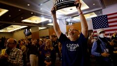 FILE PHOTO: Supporters cheer as Democratic U.S. Senate candidate John Fetterman appears virtually at his election day watch party in Pittsburgh, Pennsylvania, U.S. May 17, 2022.  REUTERS/Quinn Glabicki/File Photo