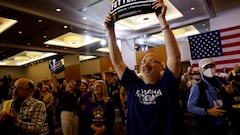 FILE PHOTO: Supporters cheer as Democratic U.S. Senate candidate John Fetterman appears virtually at his election day watch party in Pittsburgh, Pennsylvania, U.S. May 17, 2022.  REUTERS/Quinn Glabicki/File Photo