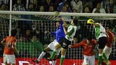 El corazón da al Racing un punto en medio del caos