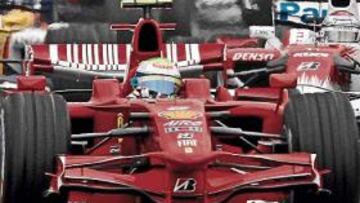 <b>MASSA LIDERA EL MUNDIAL POR PRIMERA VEZ</b>. No está tan bien considerado como Raikkonen, pero Felipe Massa es el piloto que más carreras ha ganado esta temporada, tres grandes premios por dos del campeón, y es el nuevo líder del campeonato con cinco puntos de ventaja sobre su compañero de equipo. Hamilton, tras no puntuar ayer, se queda en la cuarta posición. El brasileño se benefició del fallo mecánico en el motor de Kimi para conseguir el triunfo en Francia. Será difícil que aguante como líder hasta el final del campeonato, pero la irregularidad del finlandés puede darle el título.