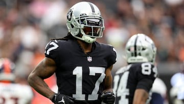 LAS VEGAS, NEVADA - OCTOBER 02: Davante Adams #17 of the Las Vegas Raiders jogs across the field in the second quarter against the Denver Broncos at Allegiant Stadium on October 02, 2022 in Las Vegas, Nevada. (Photo by Christian Petersen/Getty Images)