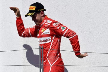 Sebastian Vettel celebrando el triunfo en Hungría. 