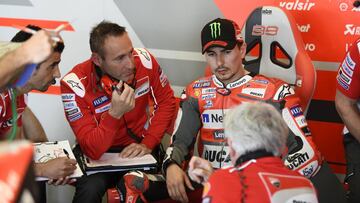 Lorenzo en el box Ducati.