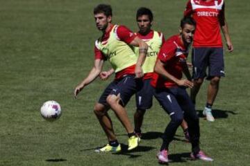 El ex volante cumpli&oacute; su primer d&iacute;a al mando del primer equipo de los universitarios. Debutar&aacute; ante Iquique.