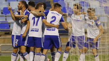 Los jugadores del Zaragoza celebran un gol