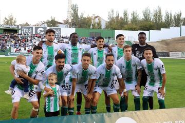 Luismi, Humanes, Fomeyenm, David Rodríguez, Ale García y Kameni. Agachados, Chema, Marcelon Yeremi, Loren y Ale Marín.