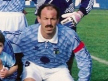 Delantero y goleador argentino de los 80' y 90' que defendió a ocho clubes chilenos. Uno de ellos fue O'Higgins de Rancagua, en el cual estuvo entre 1991 y 1993.