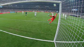 El vuelo de Keylor a tiro de Fabián que ovacionó el Bernabéu