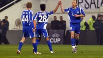 Erik Hagen (14) celebra el pase a la siguiente ronda durante la Copa de la UEFA de 2005.